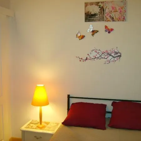Maison Dans Cite De Caractere Agreable.
