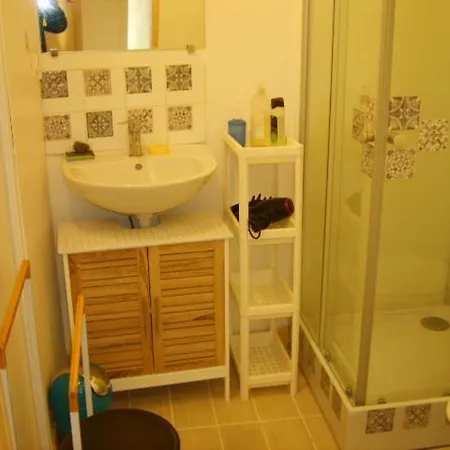 Appartement Maison Dans Cite De Caractere Agreable. Auzon